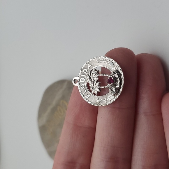 Estate Jewelry - Florida crystal garnet sterling‎ silver necklace pendant